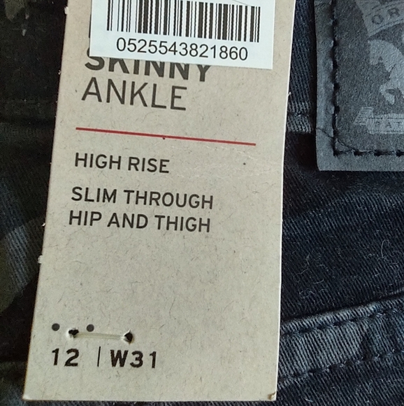 Levi’s 721 High Rise Skinny Ankle Jeans Black/Gray Camo. NWT - Picture 5 of 5